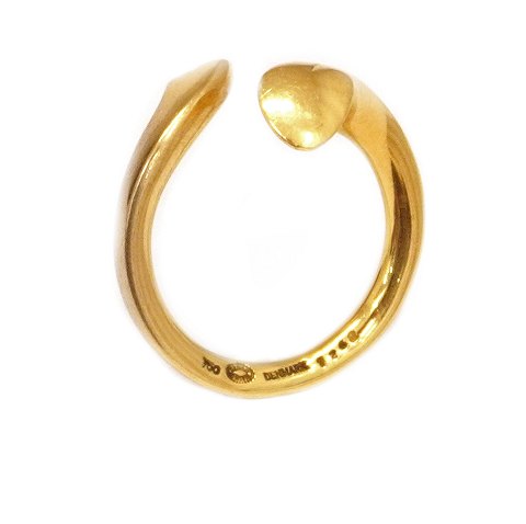 Regitze Overgaard for Georg Jensen 18kt guld 
"Devoted Heart" ring #1262. Ringstr. 54