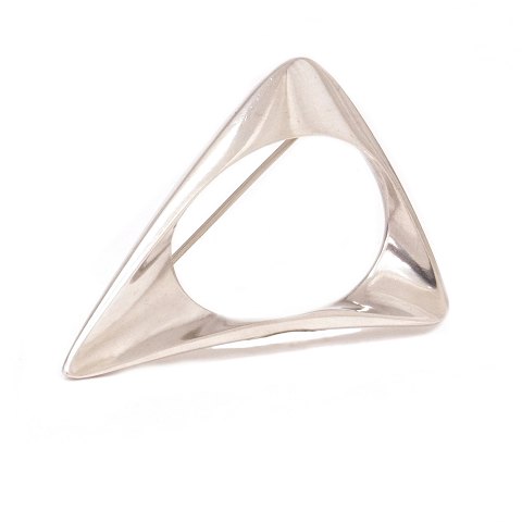 Henning Koppel for Georg Jensen Sterlingsilver 
brooch #375. Size: 5,7x4,1cm