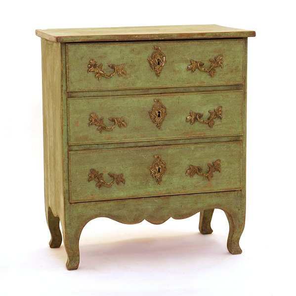 A Rococo chest of drawers, green decorated. Sweden circa 1760. H: 80cm. Plate: 70x41cm