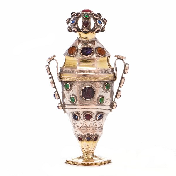 Stort og kraftigt hovedvandsæg med 63 flusser udført af Reimar Diedrich Dethlefsen, Sønderborg, ca. år 1830. H: 13cm